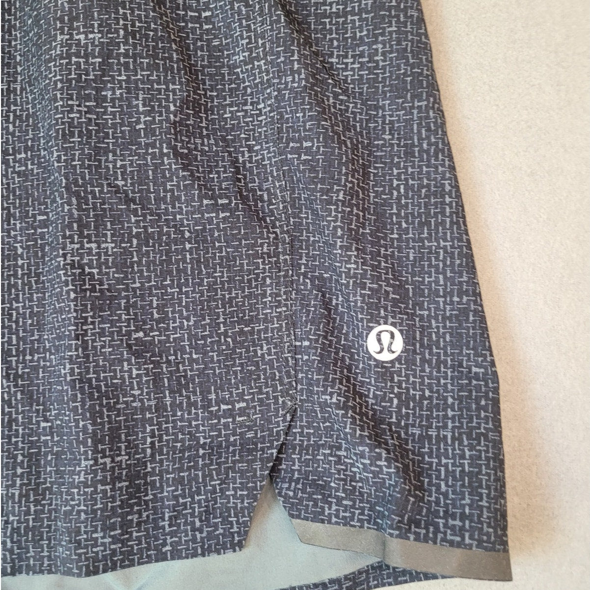 Lululemon Shorts Mens M Blue Geometric T.H.E. Short Stretch Lined Workout