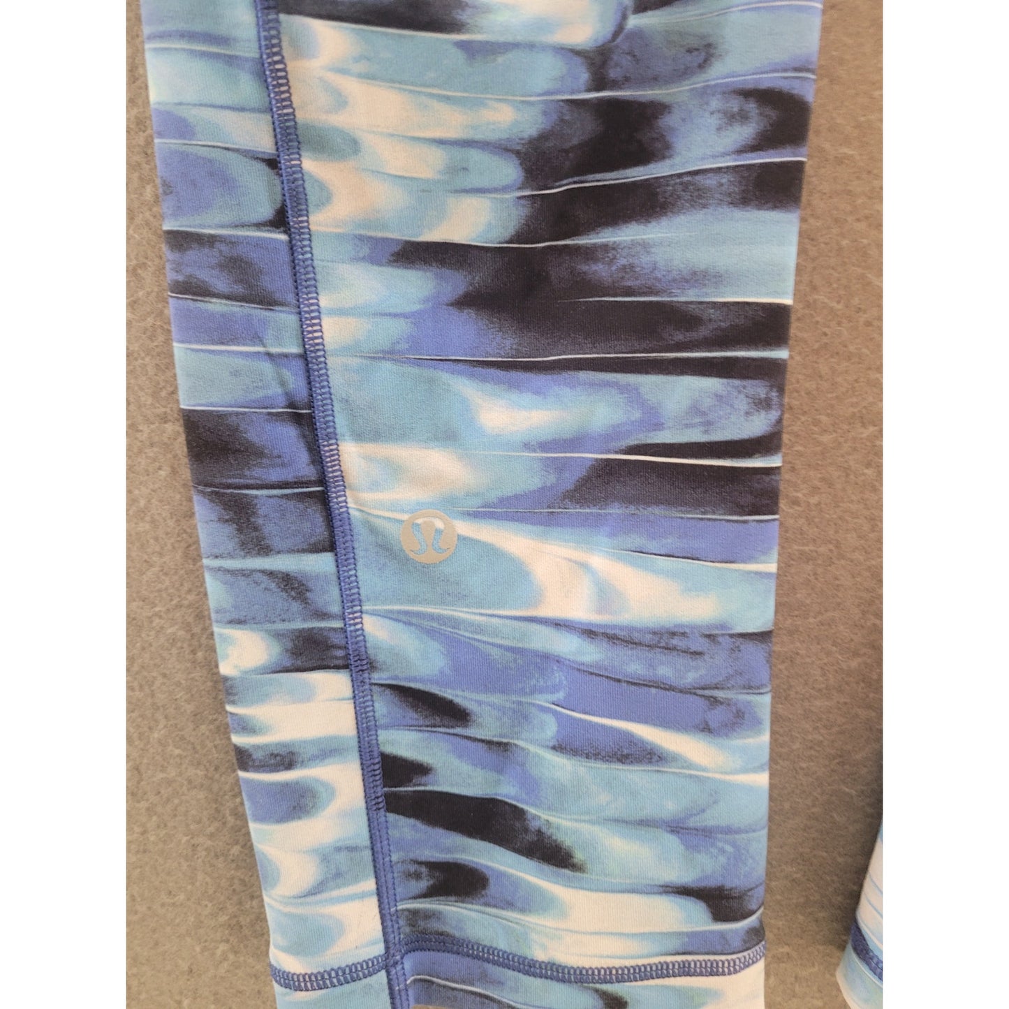 Lululemon Speed Up Crop 21" Tidal Multi Blue Size 6 Compression NWOT